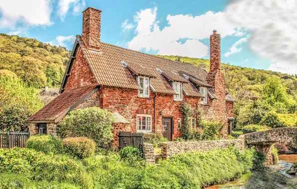 Picture the sky, the sun, clouds, bridge, stream, England, home, slope