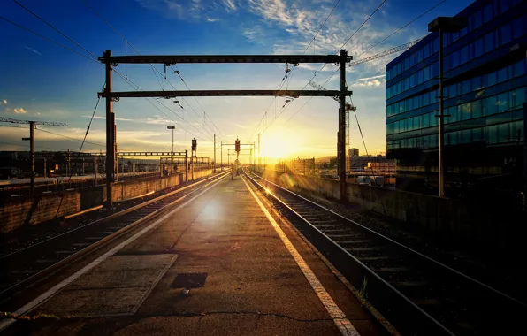 The city, station, railroad, Blik, the sun