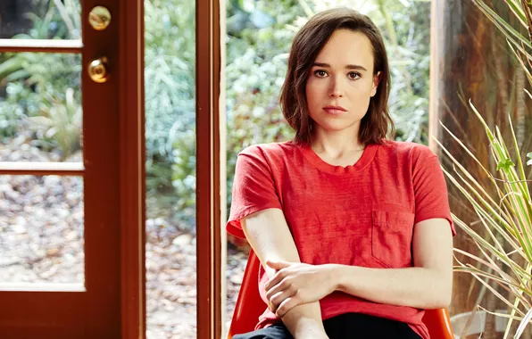 Garden, actress, brunette, t-shirt, hairstyle, photographer, red, photoshoot