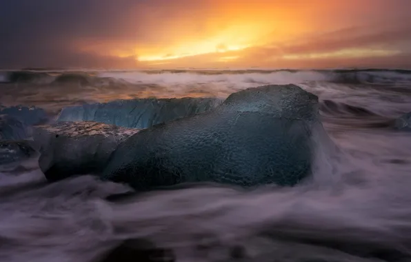 Picture ice, sea, night