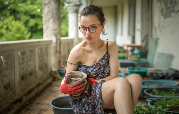 Glasses, legs, Bessarion Chakhvadze, flower girl