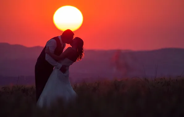 Picture love, fireball, twilight, sunset, kiss, hill, couple, dusk