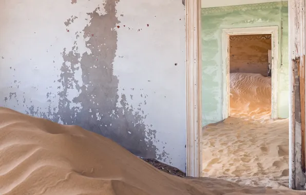 Sand, door, room