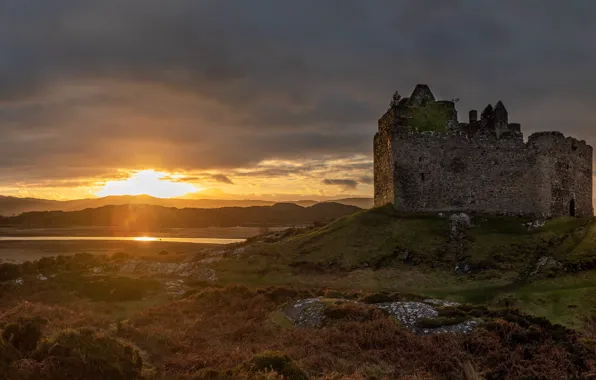 The sky, sunset, clouds, river, castle, shore, panorama, ruins