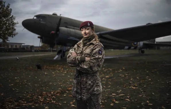 Picture Girl, Britain, Soldiers, Douglas C-47 Skytrain, Dakota, Dakota, Military transport aircraft, Military transport aircraft