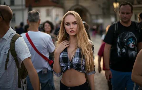 Cell, shirt, sponge, curls, passers-by, Robert Chrenka, Jasmina