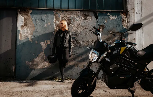 Picture Girl, Electric Sports Motorcycle, Motron Vizion, Motron Motorcycles, Small electric motorcycle