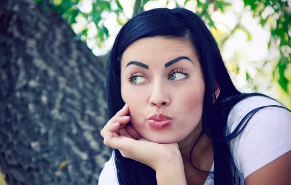 Picture LOOK, BRUNETTE, LIPS, FACE, MAKEUP, PORTRAIT