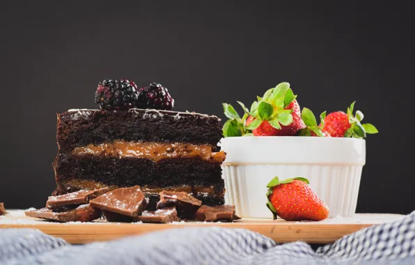Picture berries, strawberry, cake, cream, dessert, BlackBerry, chocolate, caramel