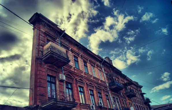 Picture the sky, the building, Odessa, building one wall