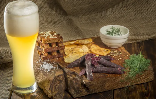 Picture glass, beer, dill, sauce, chips, sausages, crackers