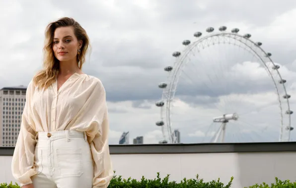 Picture actress, Ferris wheel, Margot Robbie