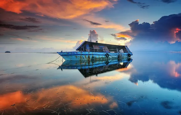 Picture the sky, clouds, lake, reflection, boat, morning, mirror, horizon