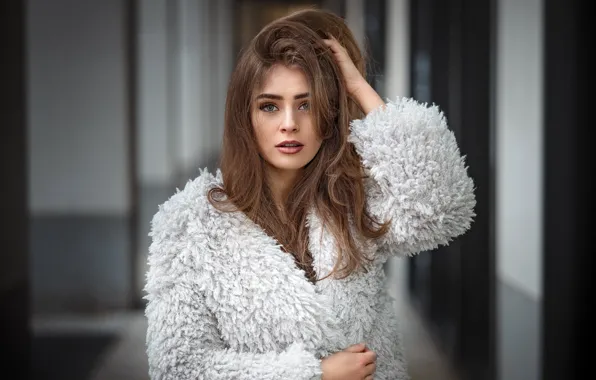 Look, pose, background, model, portrait, makeup, hairstyle, coat