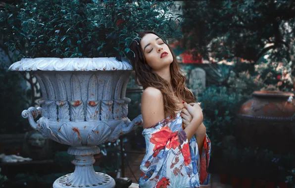 Picture makeup, sponge, teeth, curls, manicure, Surabhi Gupta