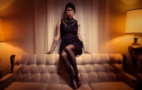 Picture girl, sofa, tattoo