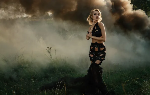 Grass, girl, the sun, model, smoke, makeup, figure, slim