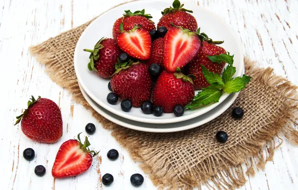 Berries, strawberry, plate, juicy, Olena Rudo