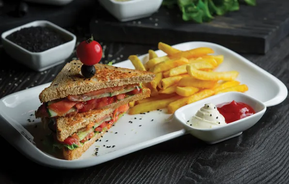 Greens, bread, vegetables, sauce, sandwich, salad, potatoes, fries