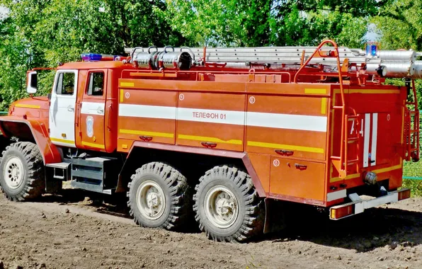 Machine, fire truck, operational vehicle
