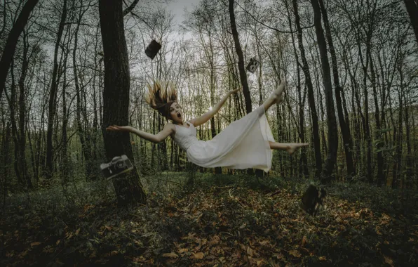 FOREST, DRESS, BROWN hair, TREES, AUTUMN, SUNDRESS, DROP, photographer Andrea Blesakova