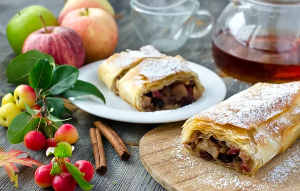Picture apples, cinnamon, strudel