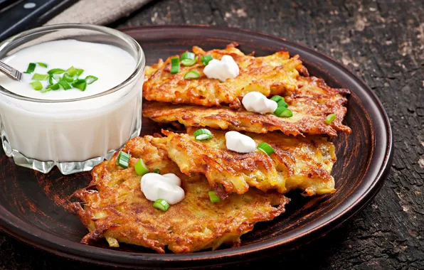 Bow, sour cream, pancakes