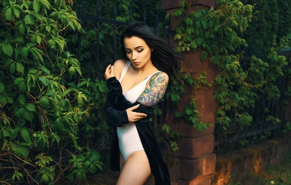 Greens, leaves, sexy, pose, model, the fence, makeup, figure