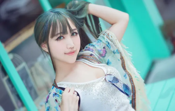 Chest, eyes, look, girl, face, the city, pose, green