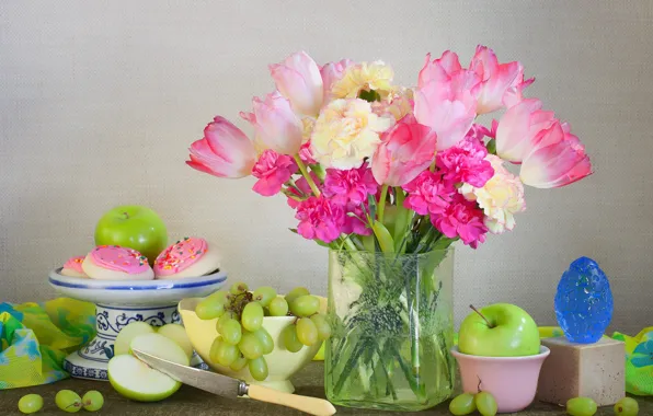 Apple, bouquet, cookies, grapes, tulips, clove