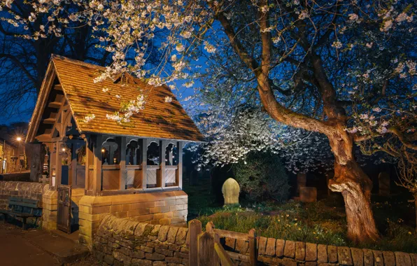 Picture the evening, backlight, Church, Peak District, Baslow, England.