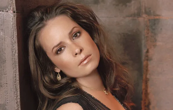 Wall, actress, Holly Marie Combs, Holly Marie Combs
