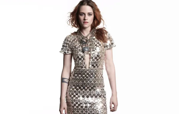 Necklace, makeup, figure, dress, actress, tattoo, hairstyle, white background
