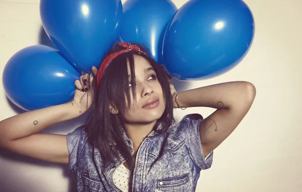 Balloons, brunette, balloons, Zoe Kravitz