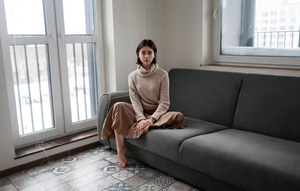 Picture makeup, sponge, on the couch, Juliana Naidenova