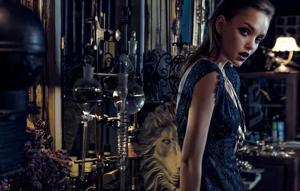 Look, style, model, makeup, dress, bulb