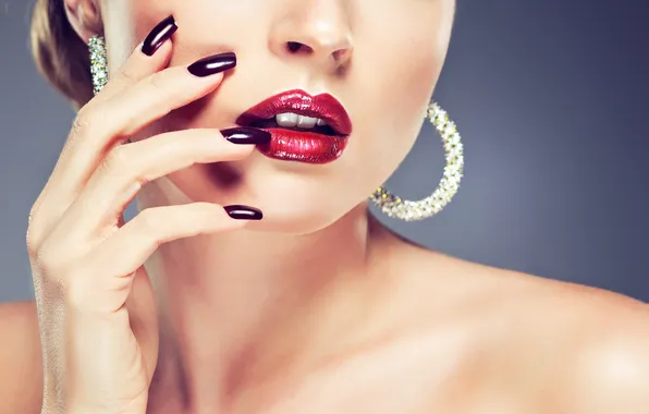 Picture girl, face, hand, earrings, lipstick, manicure