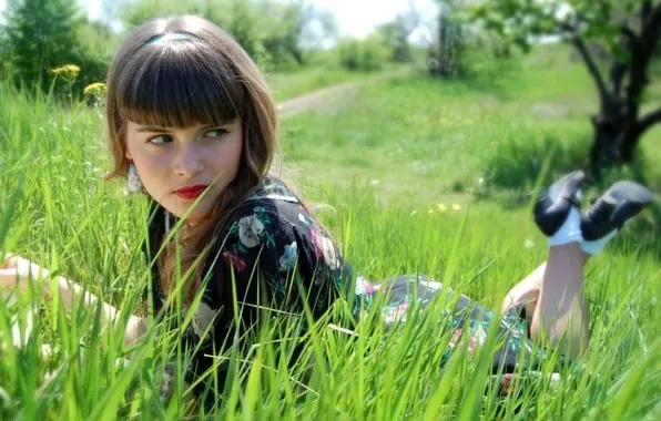 FOREST, LOOK, NATURE, GRASS, LYING, BROWN hair, GREEN