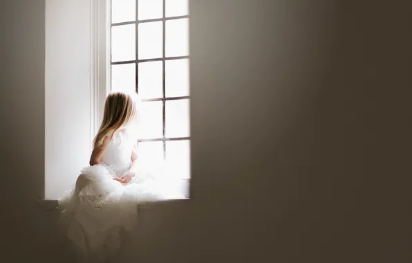 Picture light, window, girl