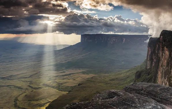The sun, clouds, rays, Mountains, plateau