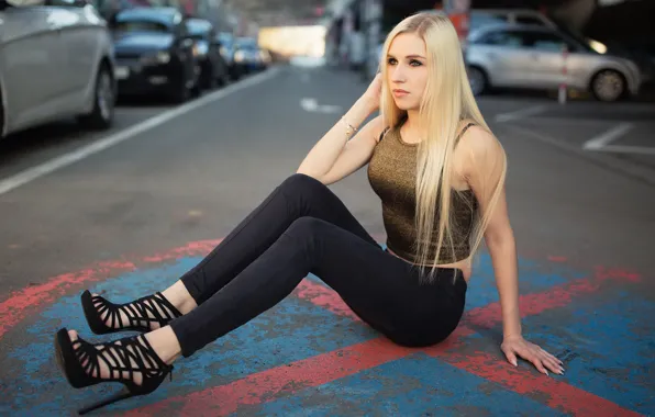 Picture girl, street, Lavinia