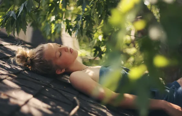 Picture roof, leaves, girl, the sun, stay