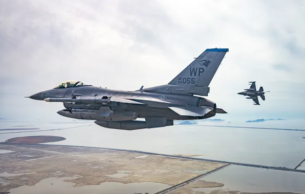 UNITED STATES AIR FORCE, General Dynamics F-16 Fighting Falcon, American multifunction, a light fighter of …