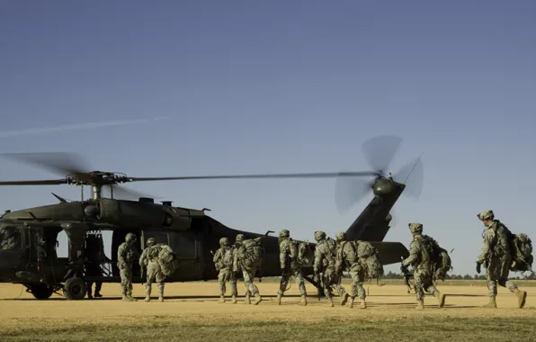 Picture weapons, helicopter, soldiers, equipment, landing, UH-60, &ampquot;Black Hawk&ampquot;