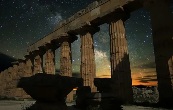 Picture stars, night, stones, the ruins, columns, the milky way