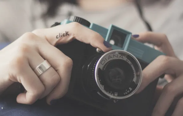 Camera, the camera, lens, fingers