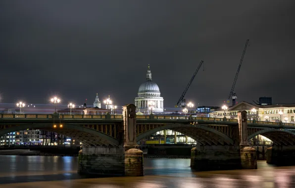 Picture night, bridge, the city, London