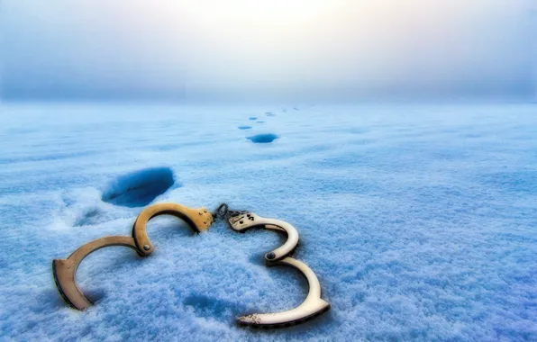 SNOW, TRACES, HANDCUFFS