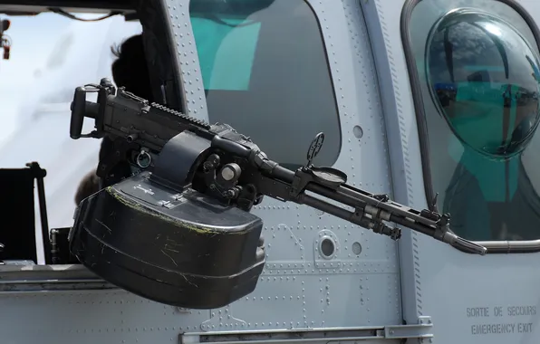Picture helicopter, a single machine gun, FN MAG, 7.62 mm