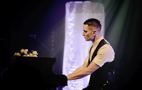 Hurts, Adam Anderson, Adam Anderson